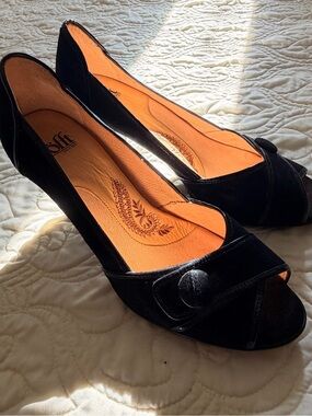 Sofft Peep Toe suede pump/heel size 9 EUC